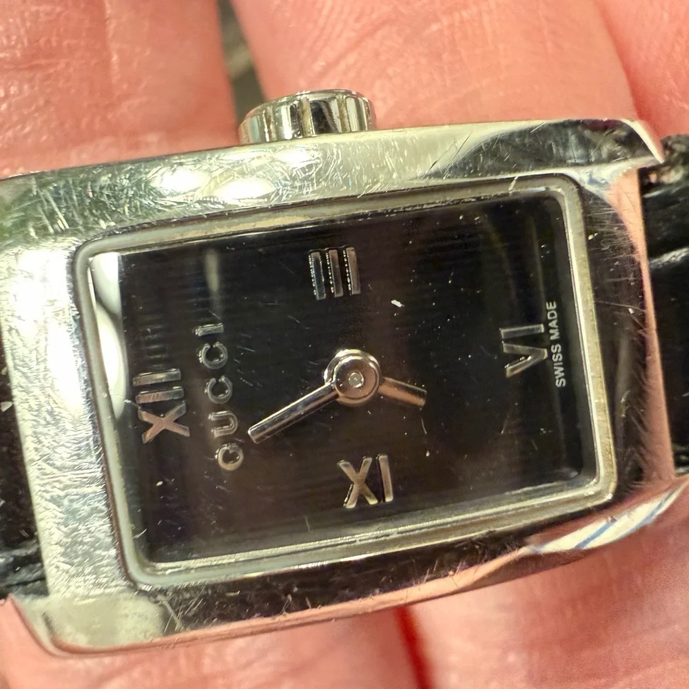 💋Gucci Black Leather‎ Silver-Tone Women’s Watch SB002-004